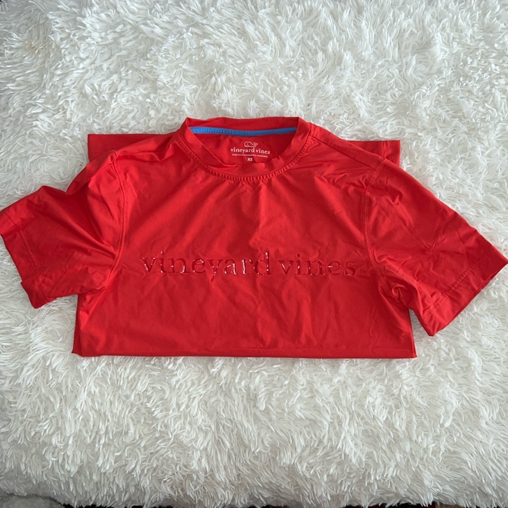 Vineyard vines synthetic tee shirt size XS